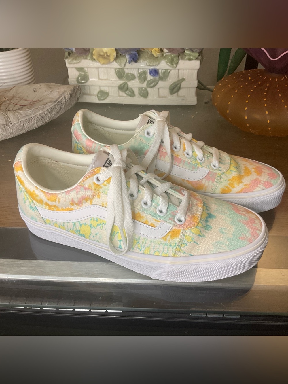 VANS WARD WOMENS PSYCHEDELIC TIE-DYE SNEAKERS SZ 7.5